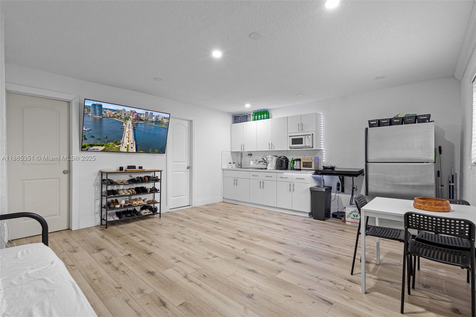 WEST LAKES GARDENS - Residential