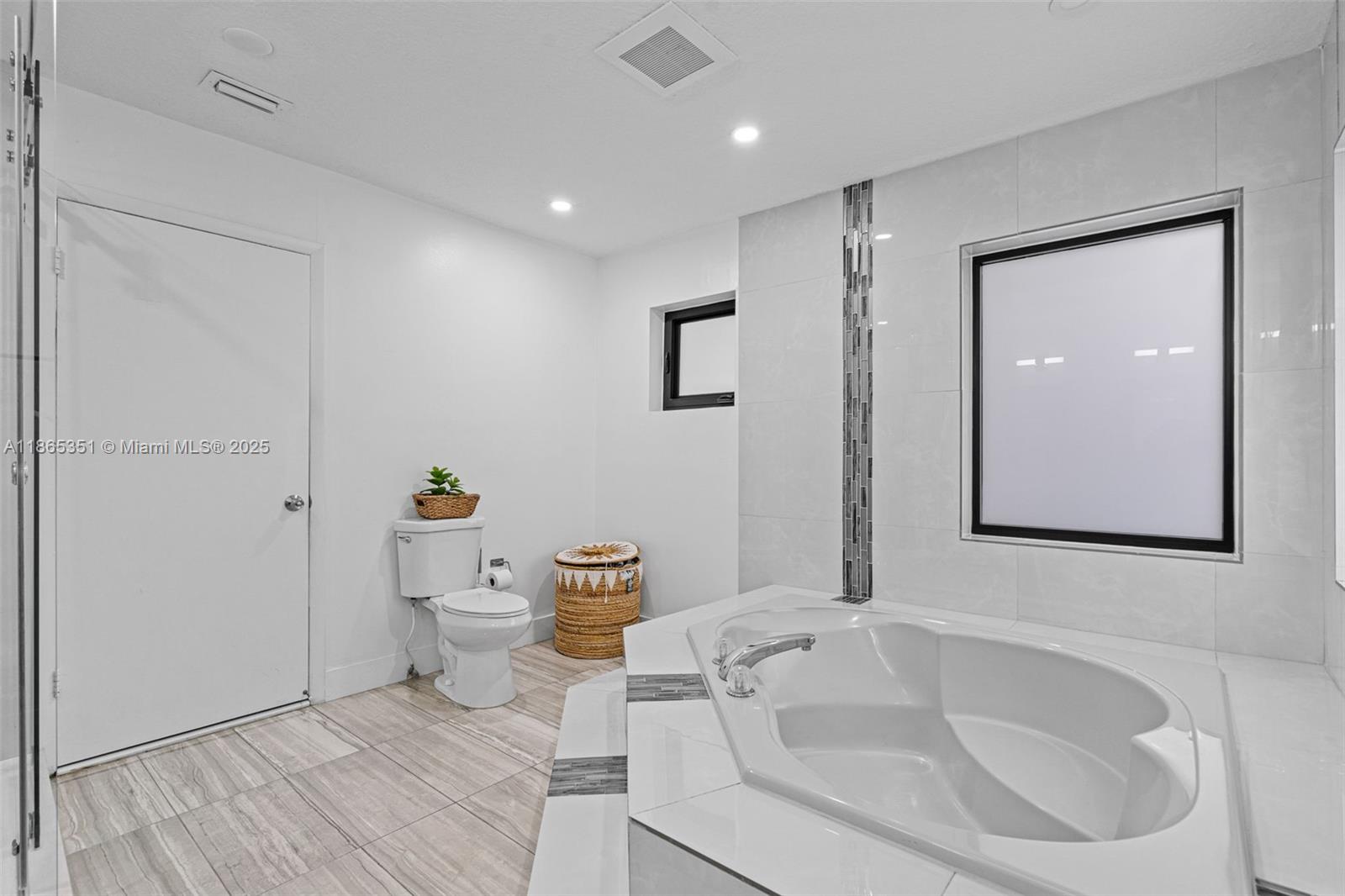 WEST LAKES GARDENS - Residential