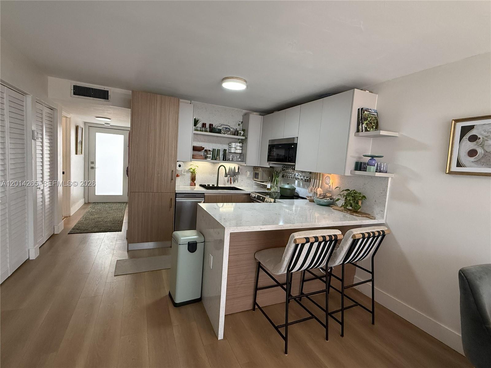 1666 West Ave 305