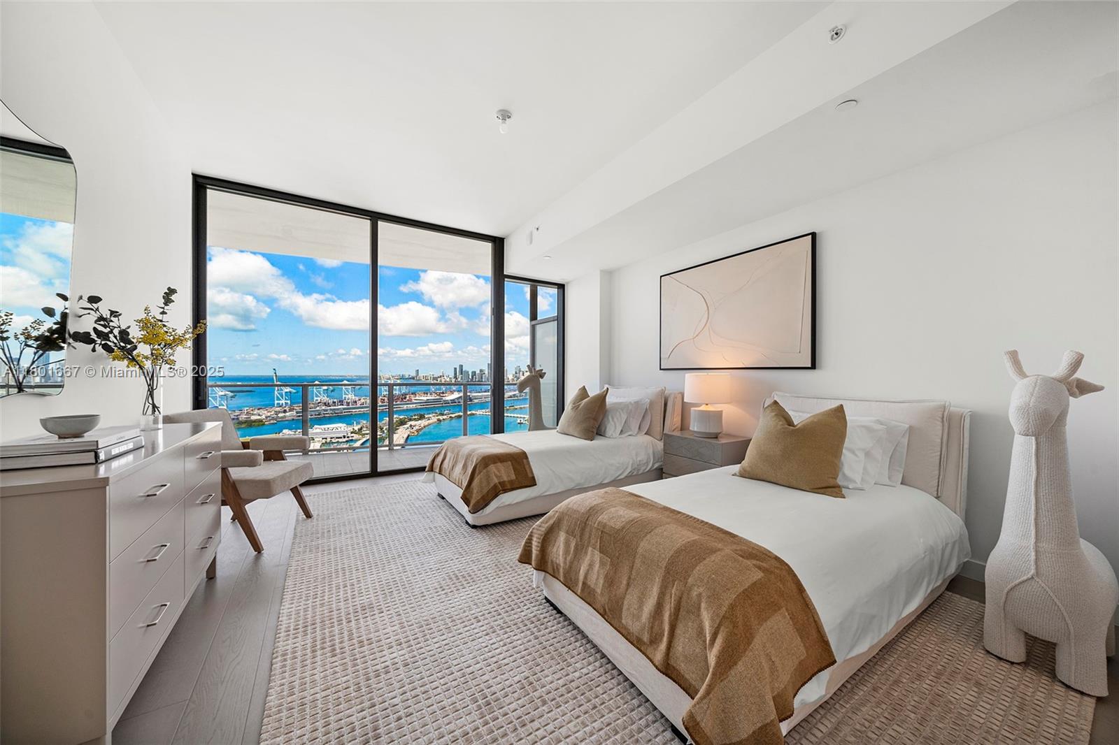 FIVE PARK CONDO - Residential