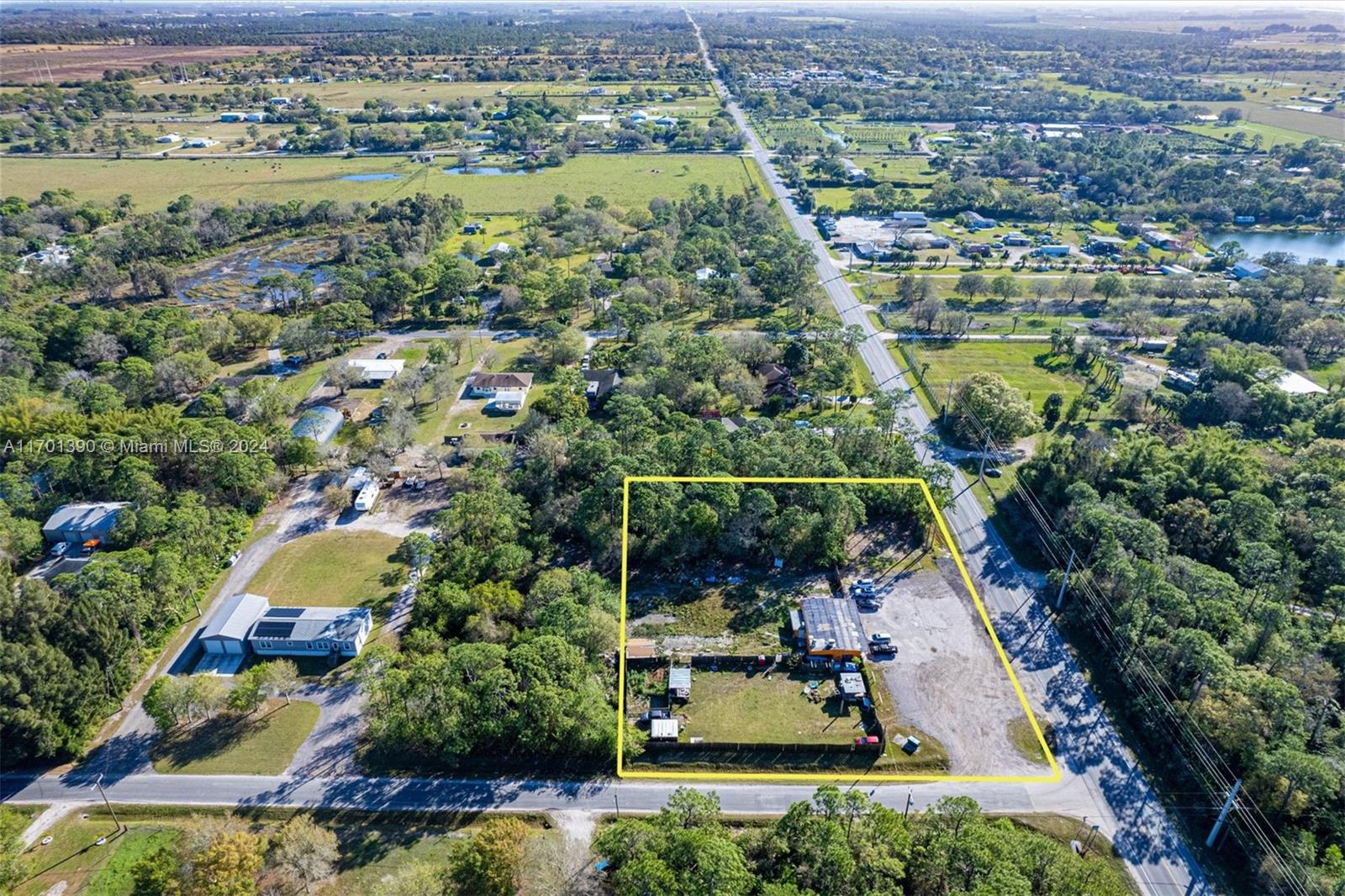 TROPICAL ACRES - Commercial Sale