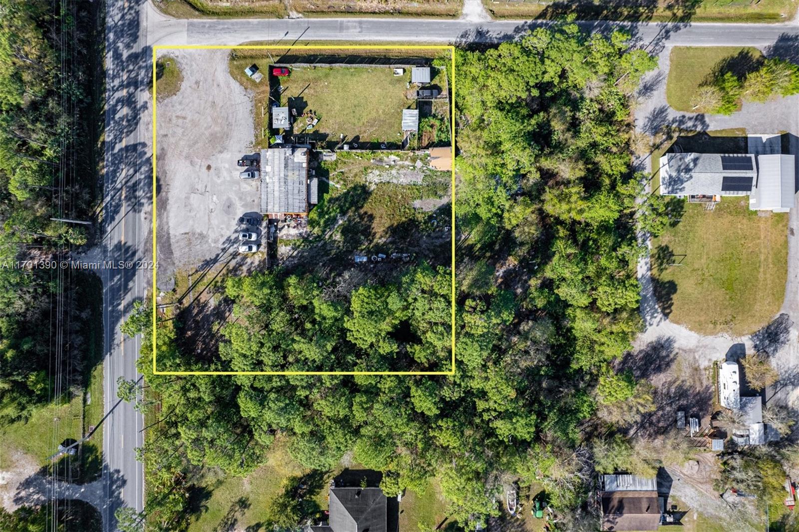 TROPICAL ACRES - Commercial Sale