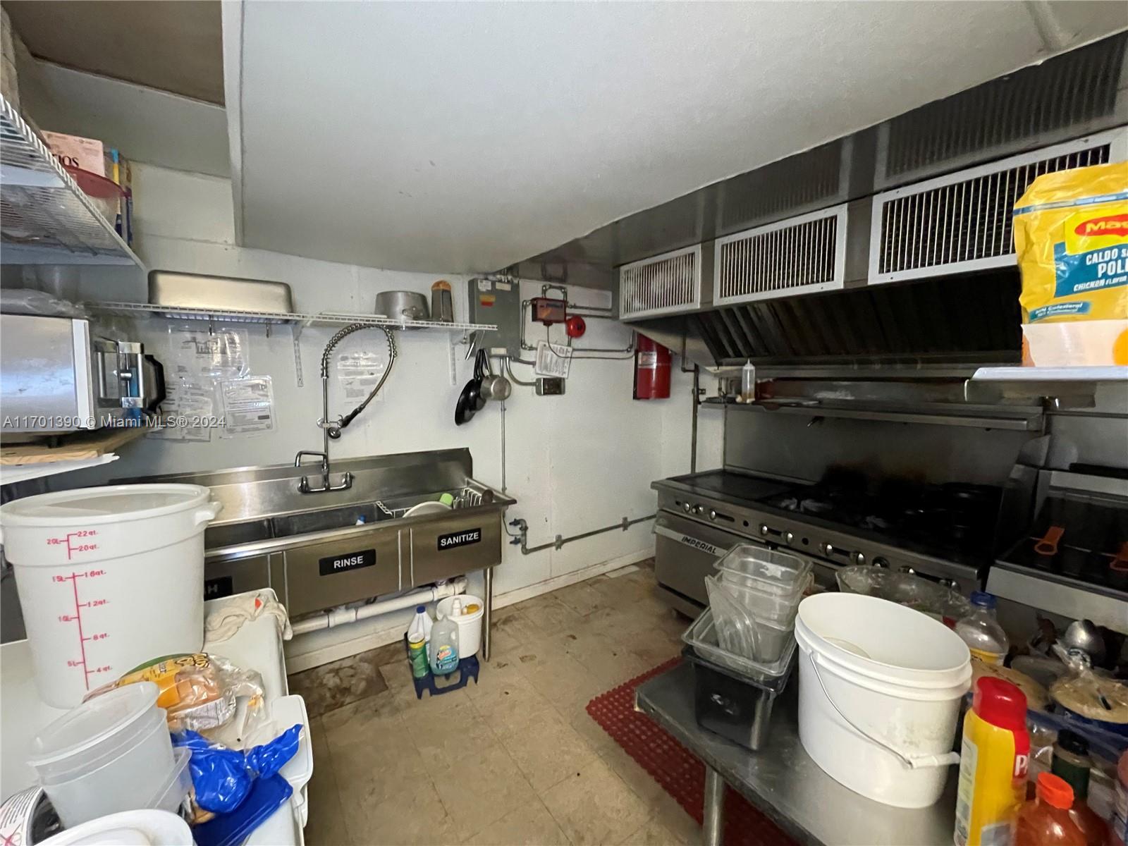 TROPICAL ACRES - Commercial Sale
