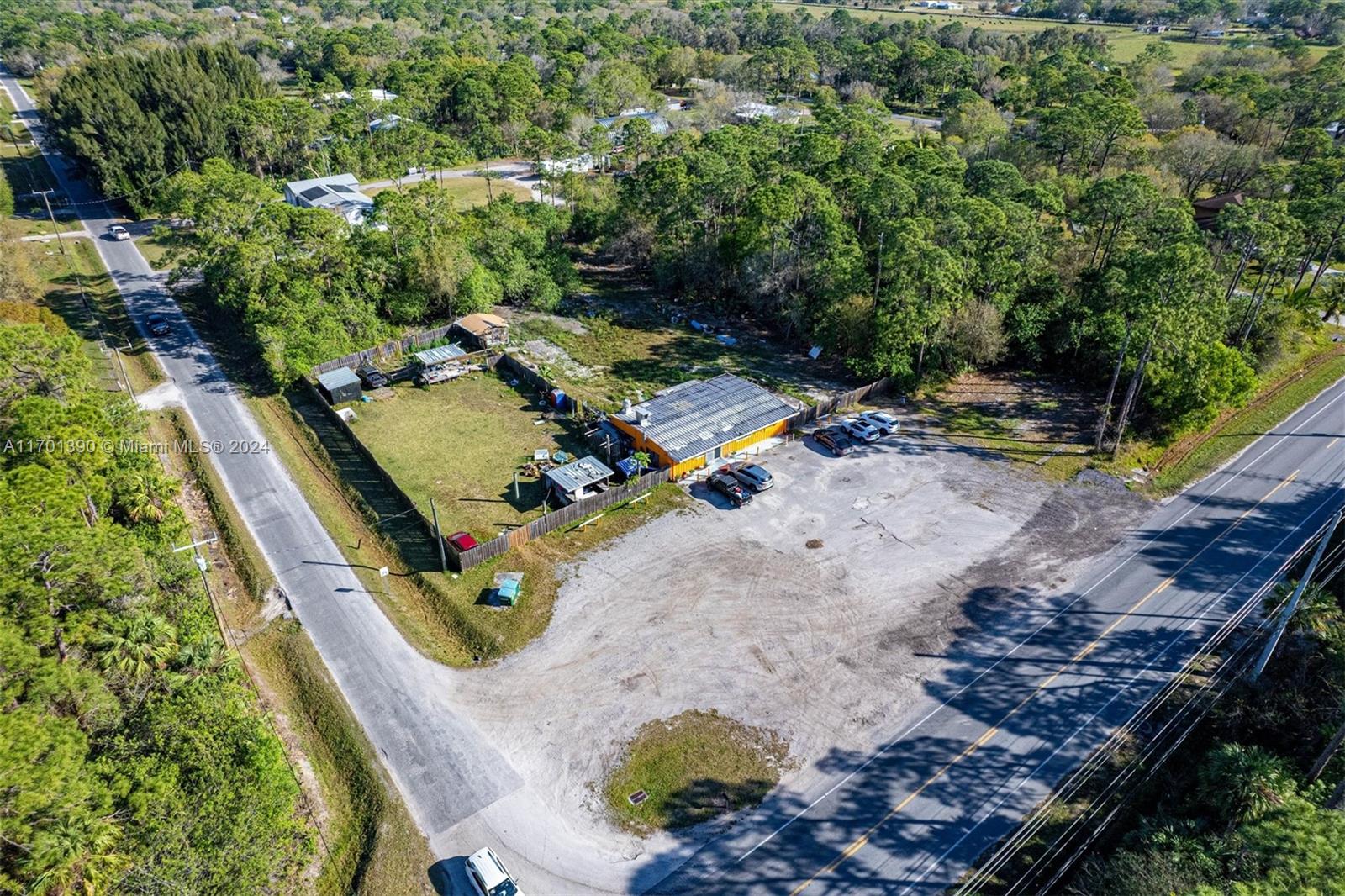 TROPICAL ACRES - Commercial Sale