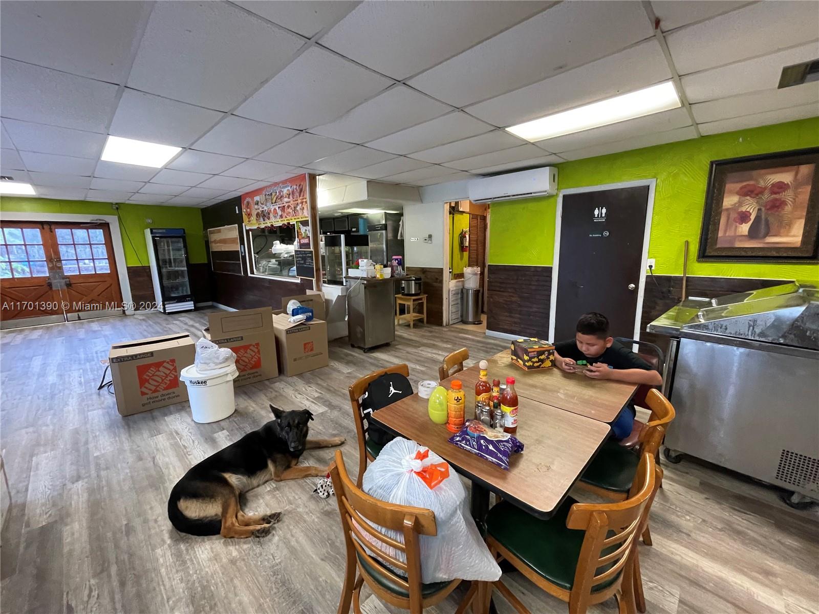 TROPICAL ACRES - Commercial Sale