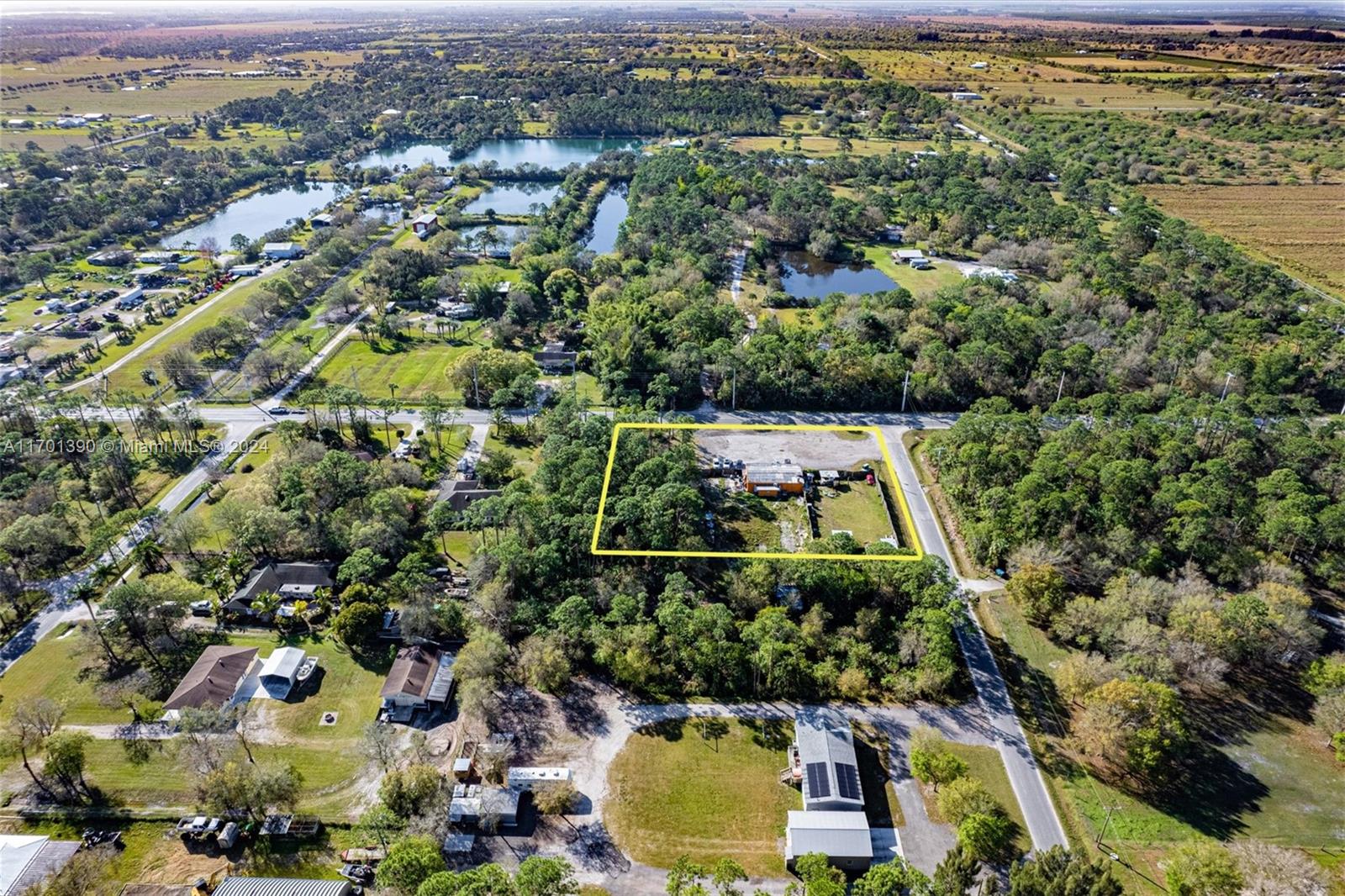 TROPICAL ACRES - Commercial Sale