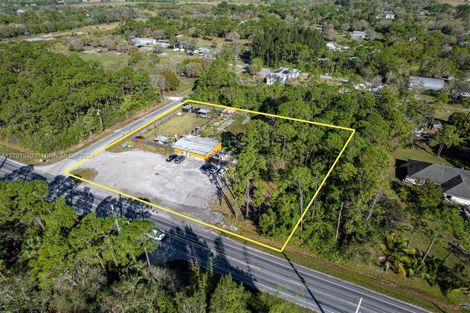 TROPICAL ACRES - Commercial Sale