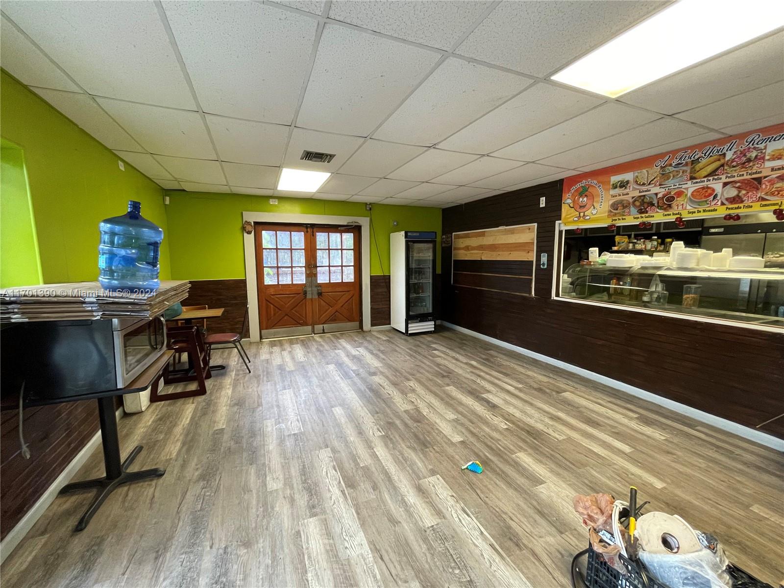 TROPICAL ACRES - Commercial Sale