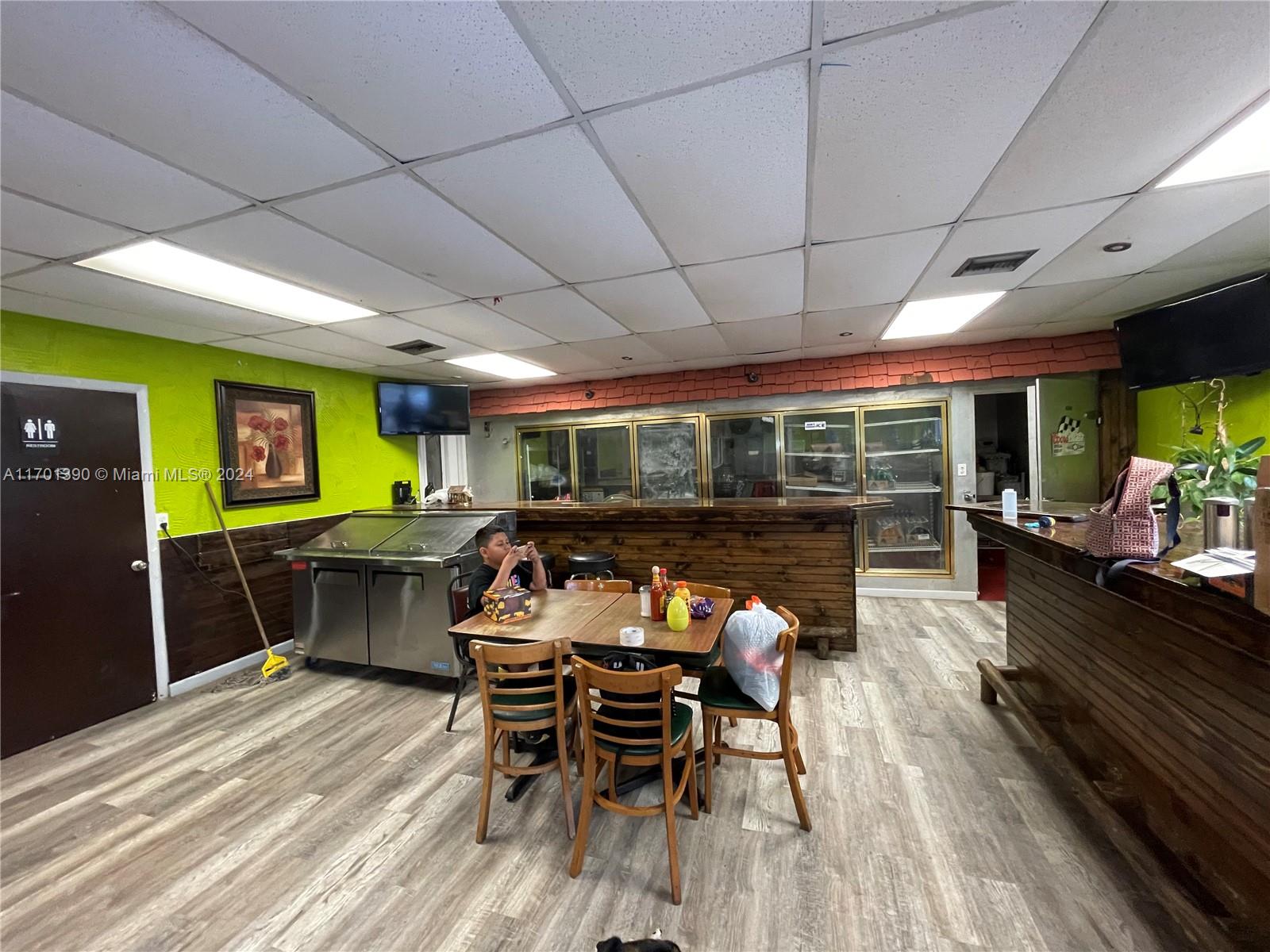 TROPICAL ACRES - Commercial Sale
