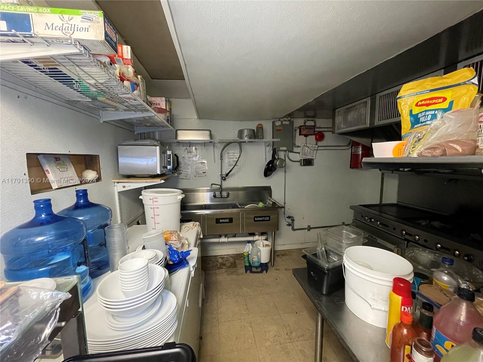 TROPICAL ACRES - Commercial Sale