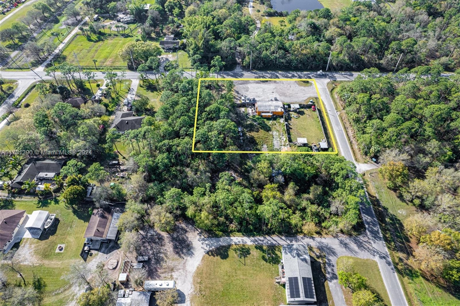 TROPICAL ACRES - Commercial Sale