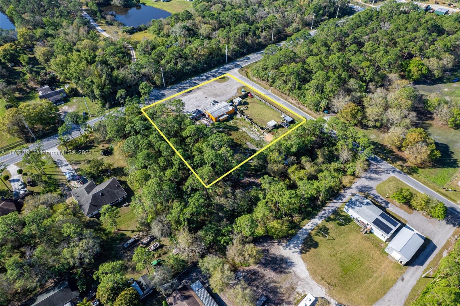 TROPICAL ACRES - Commercial Sale