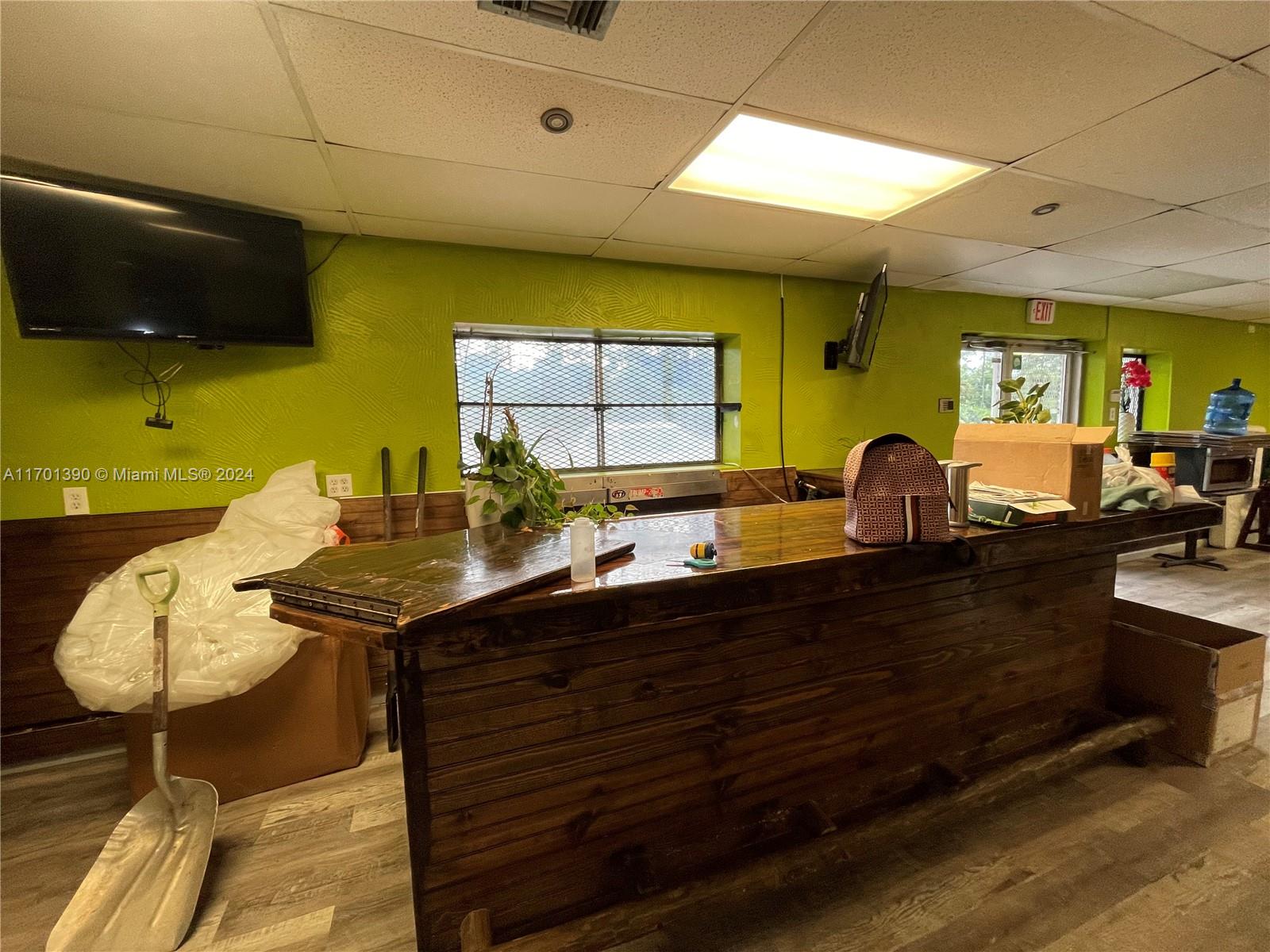 TROPICAL ACRES - Commercial Sale
