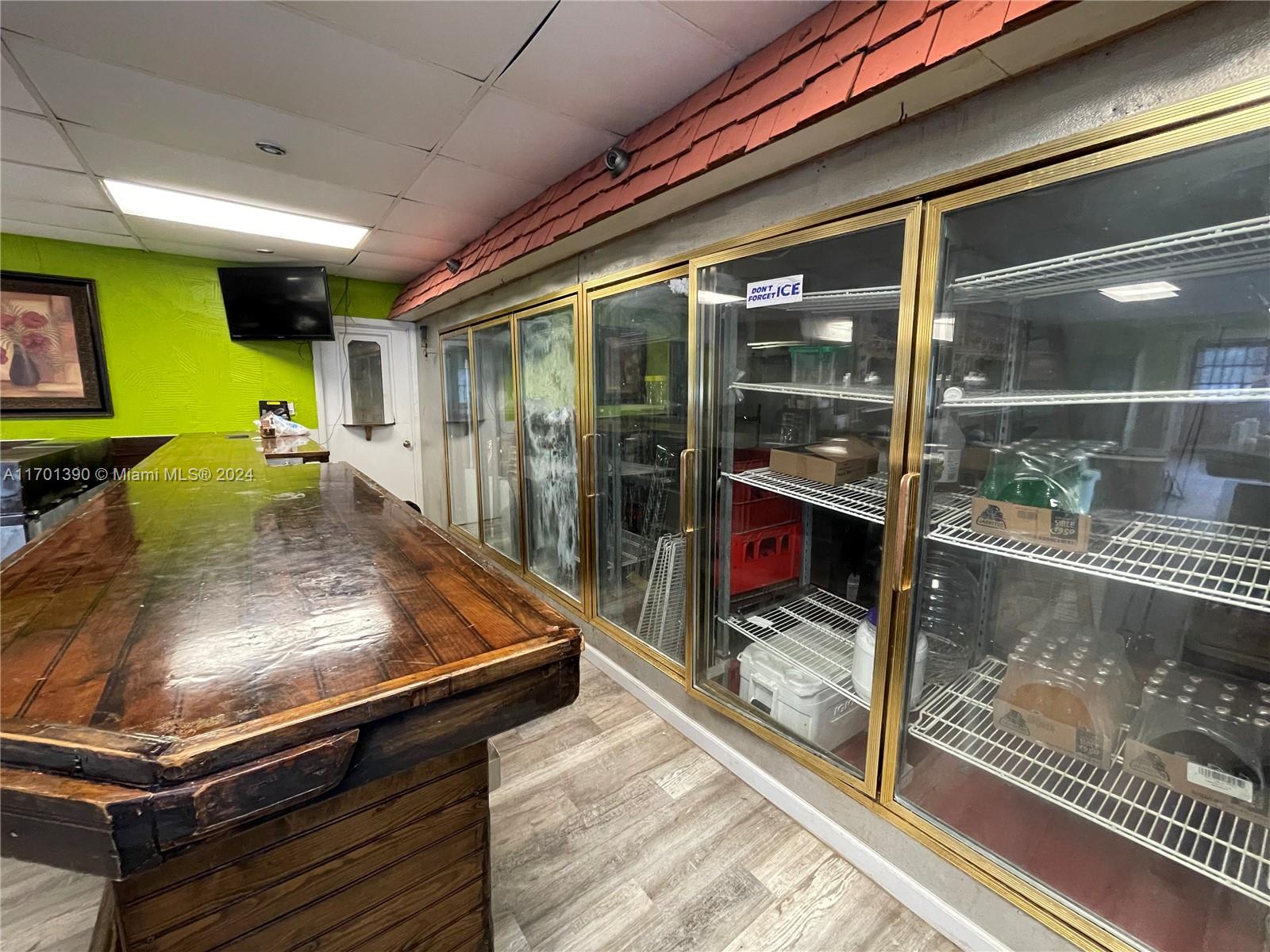TROPICAL ACRES - Commercial Sale
