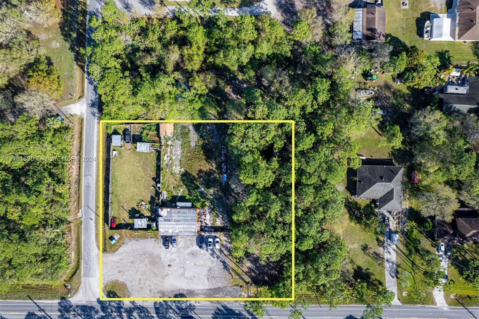 TROPICAL ACRES - Commercial Sale