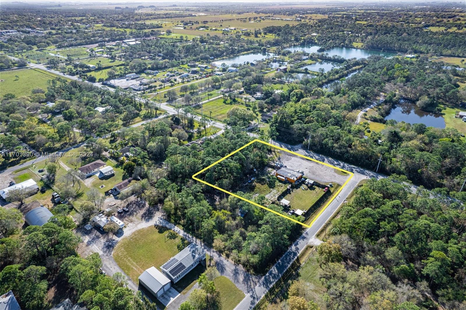 TROPICAL ACRES - Commercial Sale
