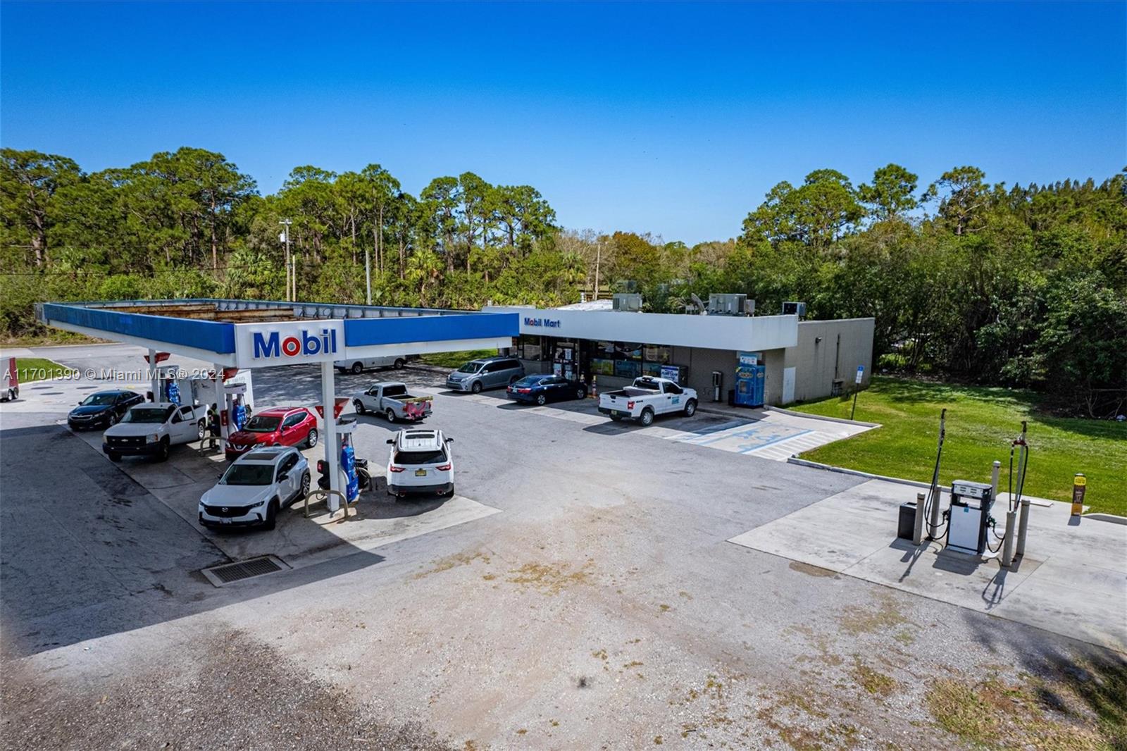 TROPICAL ACRES - Commercial Sale