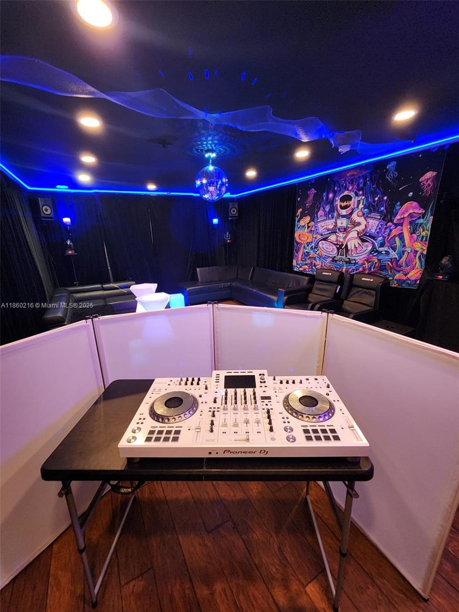 BISCAYNE GARDENS SEC A - Residential Lease