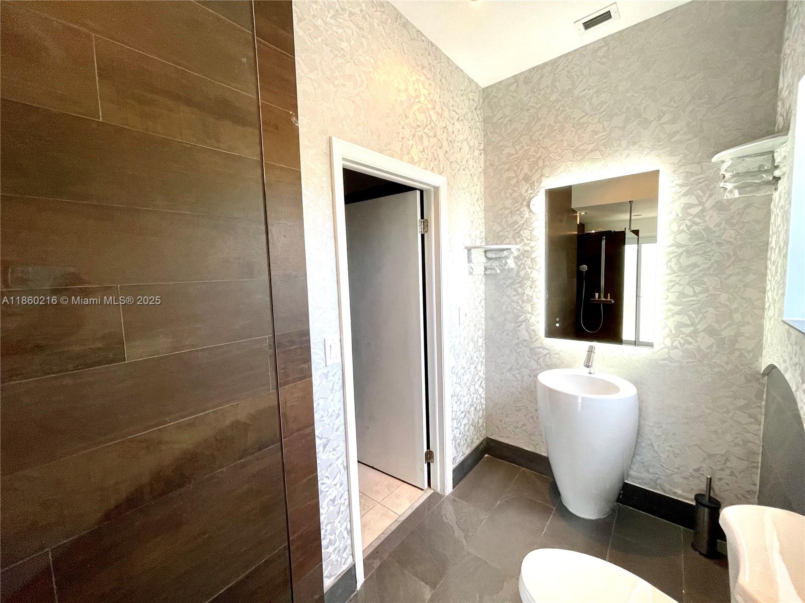 BISCAYNE GARDENS SEC A - Residential Lease