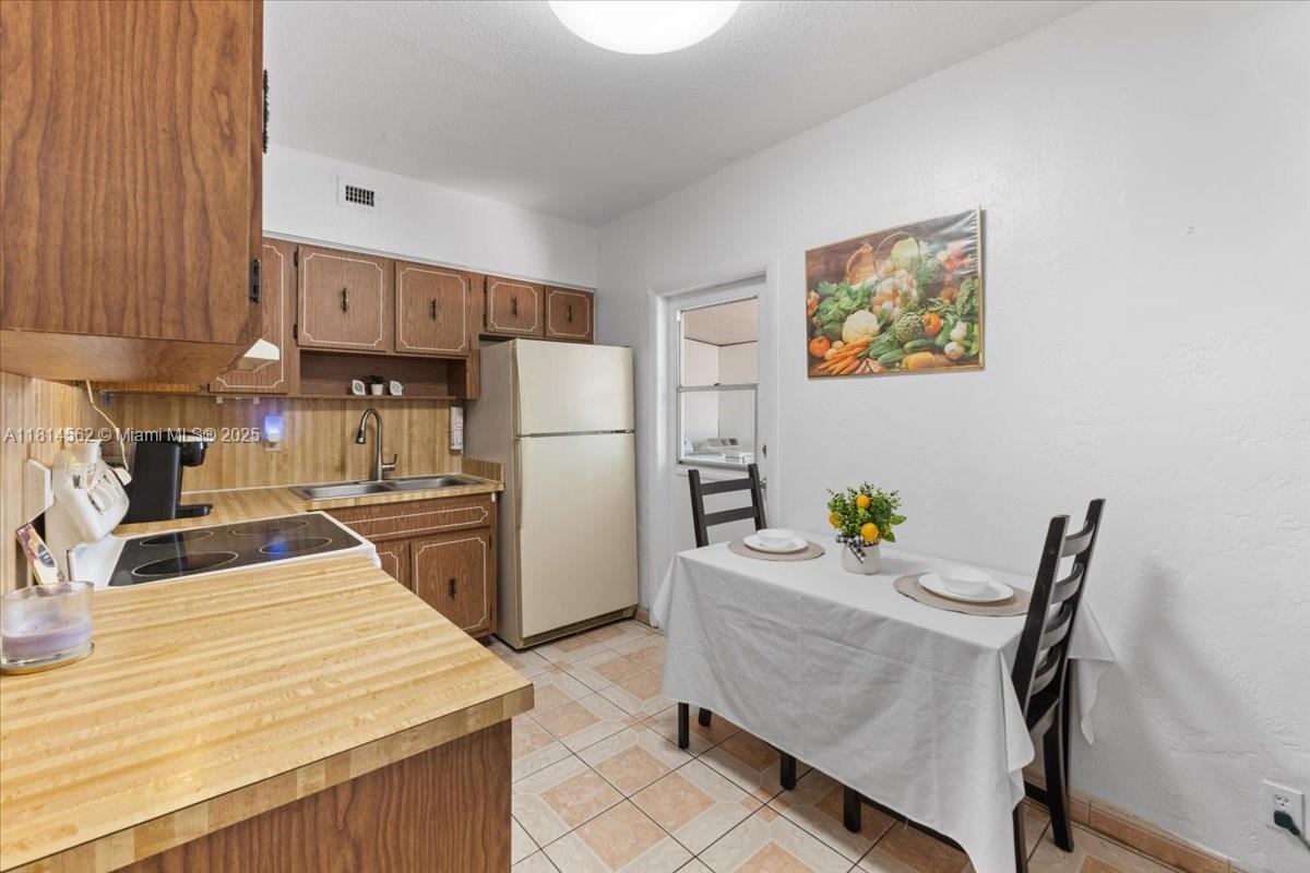 CAROLE ANNE PARK - Residential