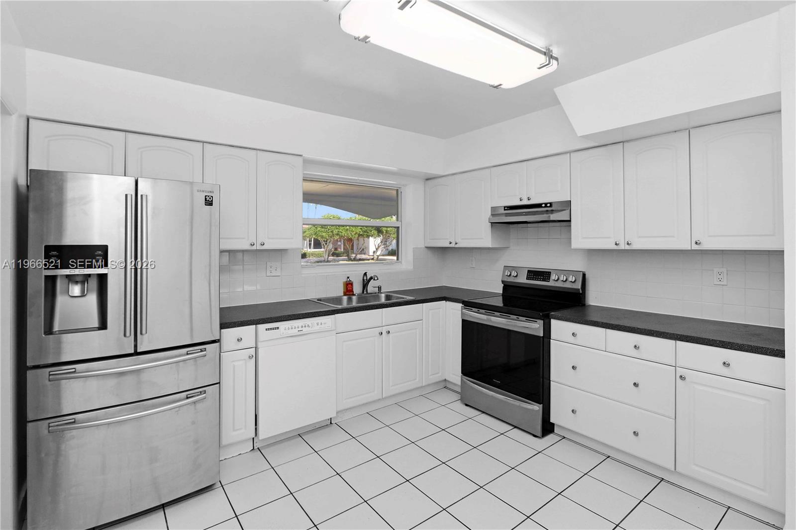 SNAPPER CREEK PARK UNIT N - Residential