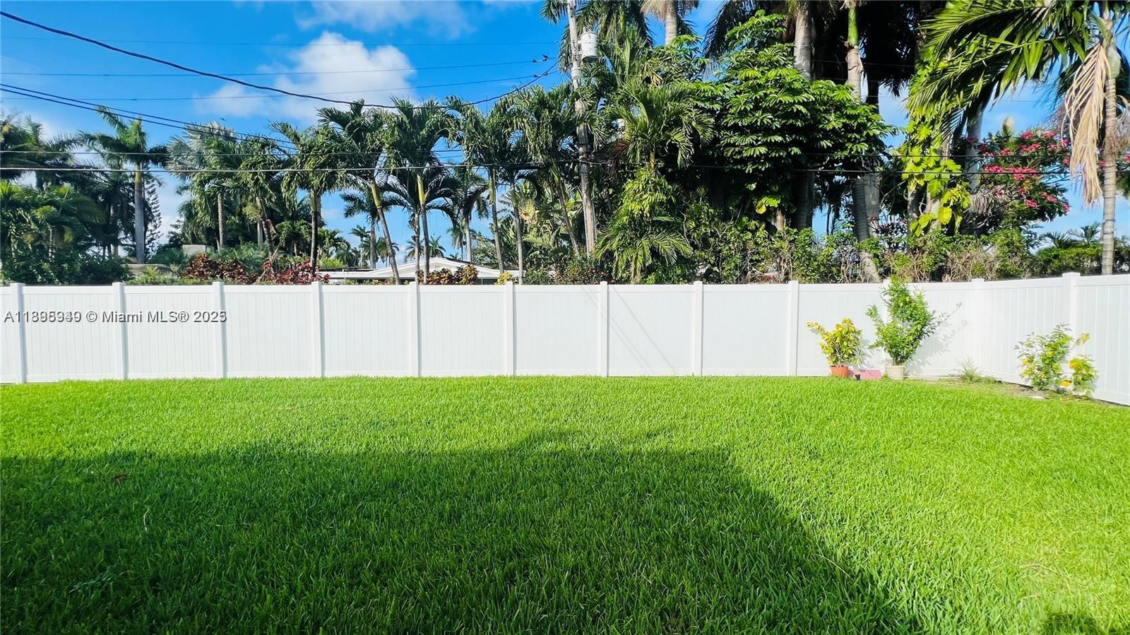 COUNTRY CLUB HOMES - Residential Lease