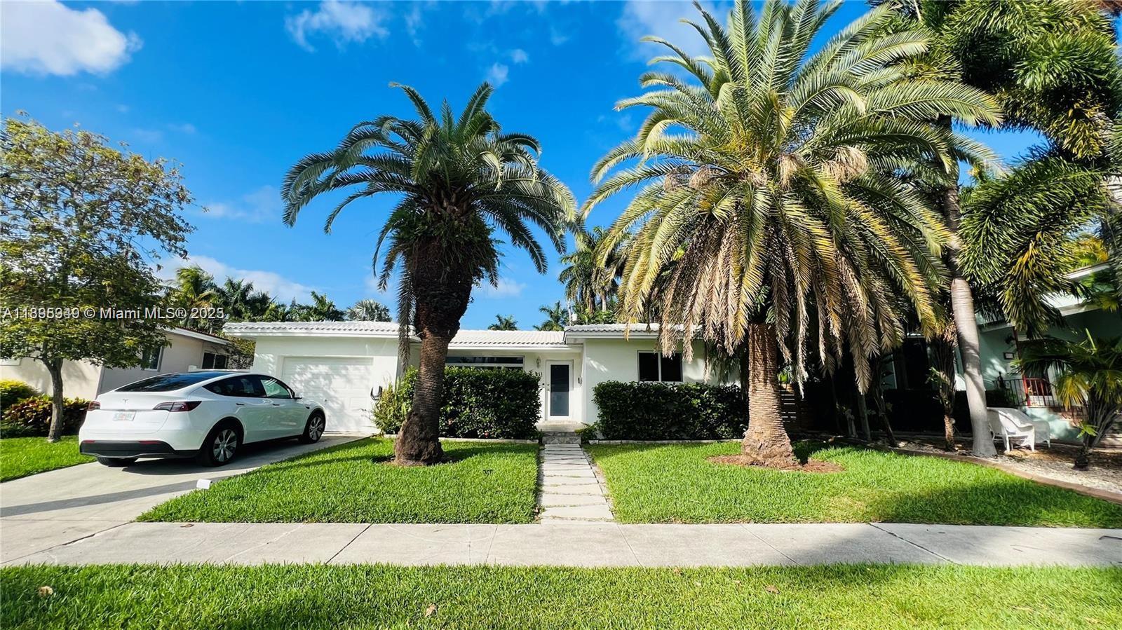 COUNTRY CLUB HOMES - Residential Lease