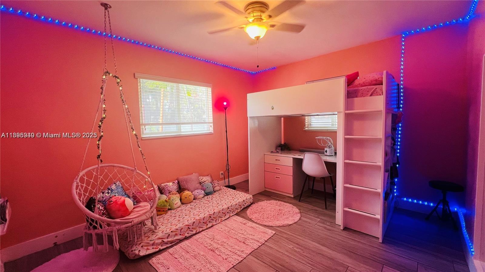 COUNTRY CLUB HOMES - Residential Lease