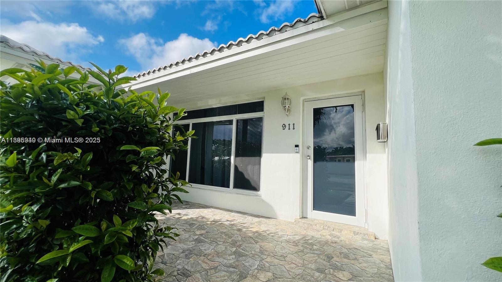 COUNTRY CLUB HOMES - Residential Lease