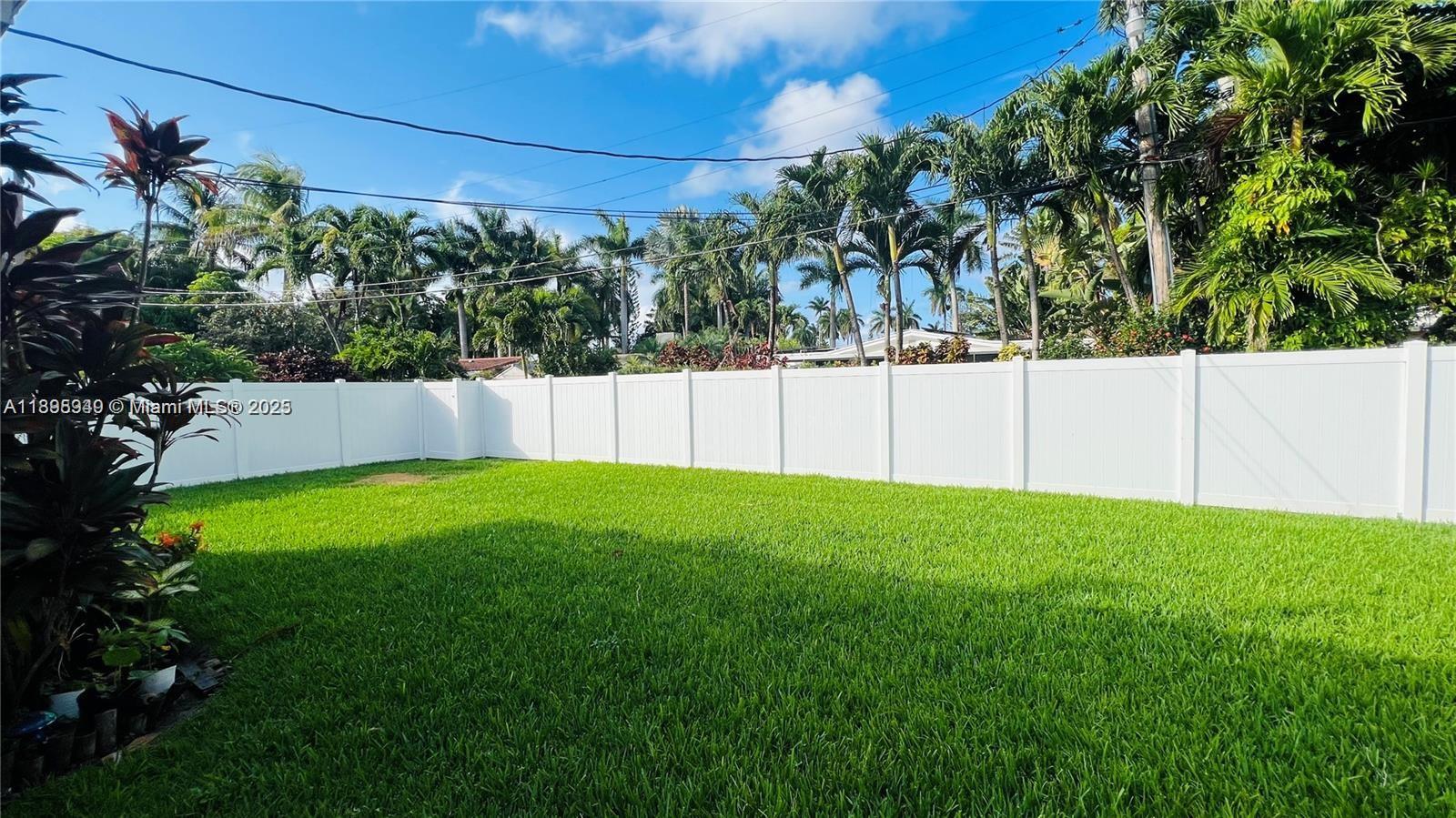 COUNTRY CLUB HOMES - Residential Lease