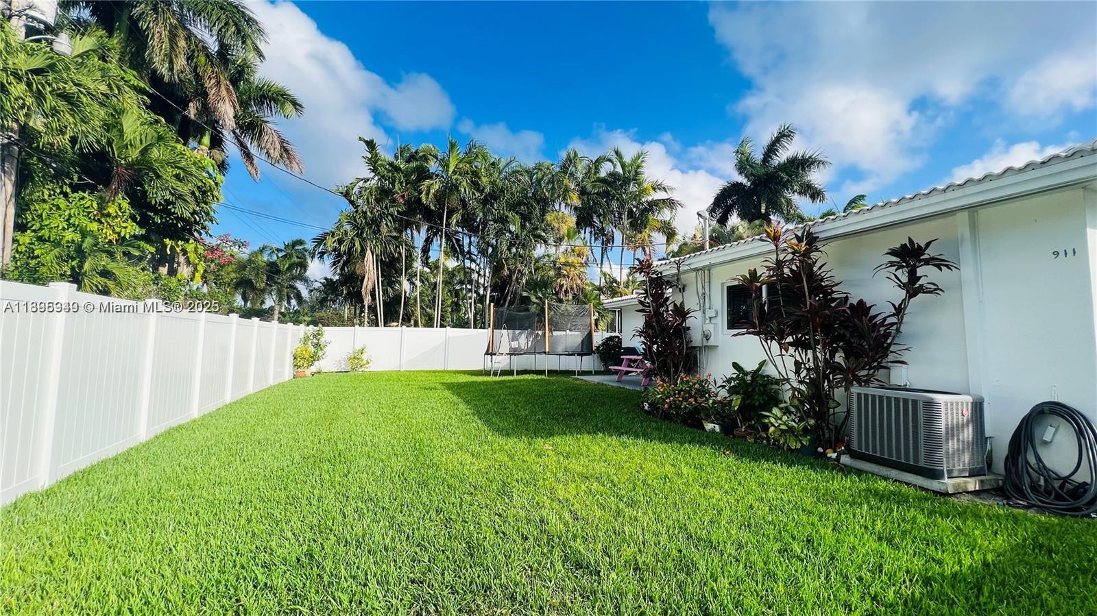 COUNTRY CLUB HOMES - Residential Lease