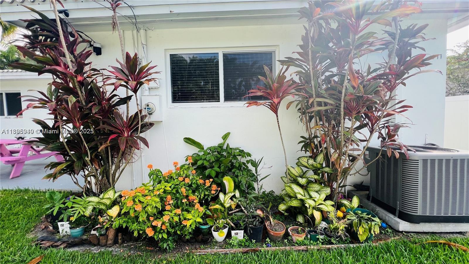 COUNTRY CLUB HOMES - Residential Lease