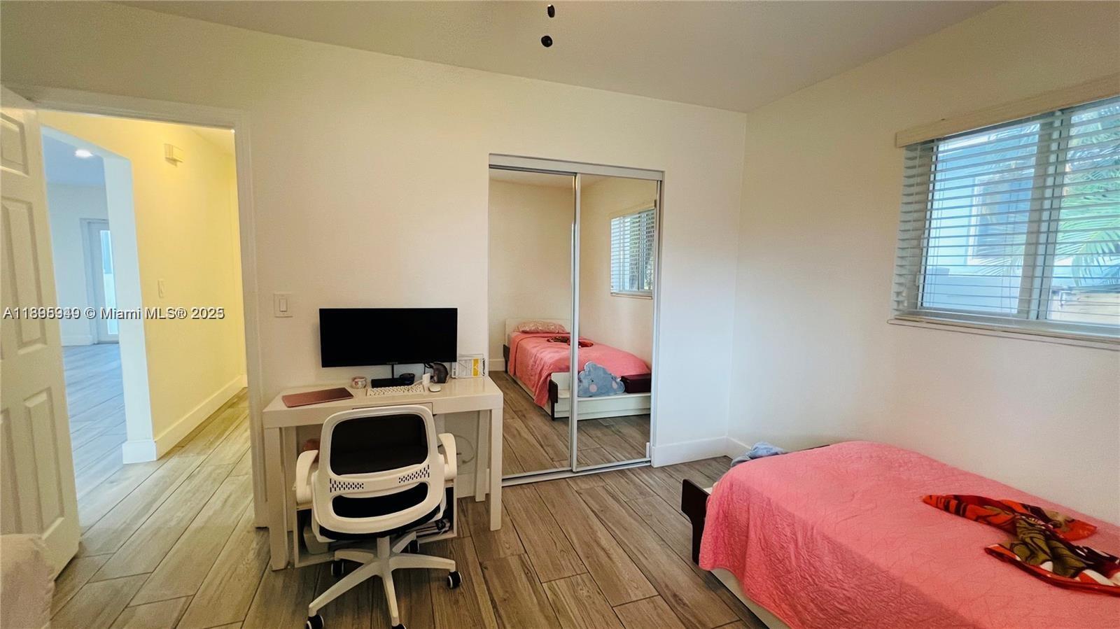 COUNTRY CLUB HOMES - Residential Lease