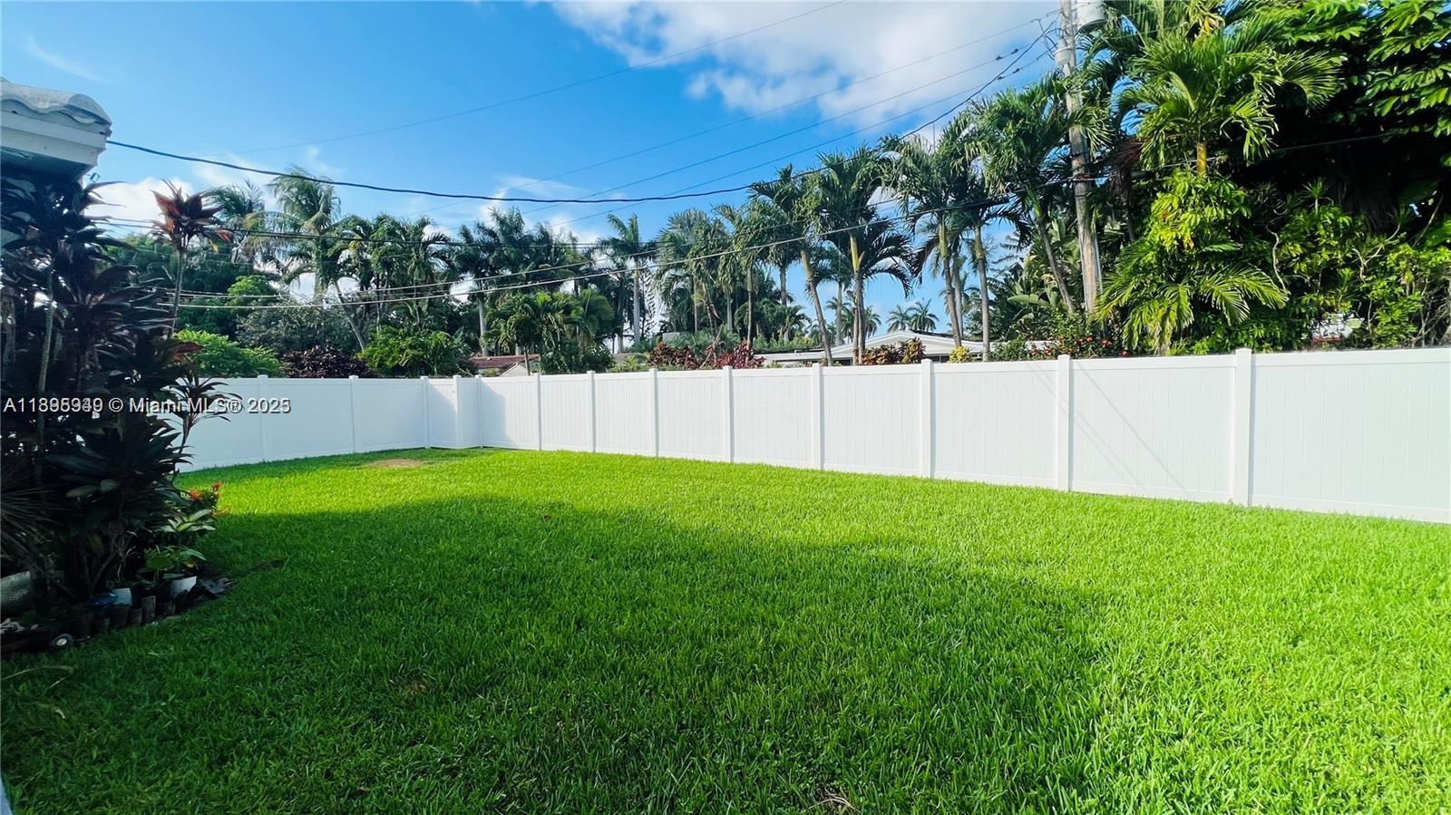 COUNTRY CLUB HOMES - Residential Lease