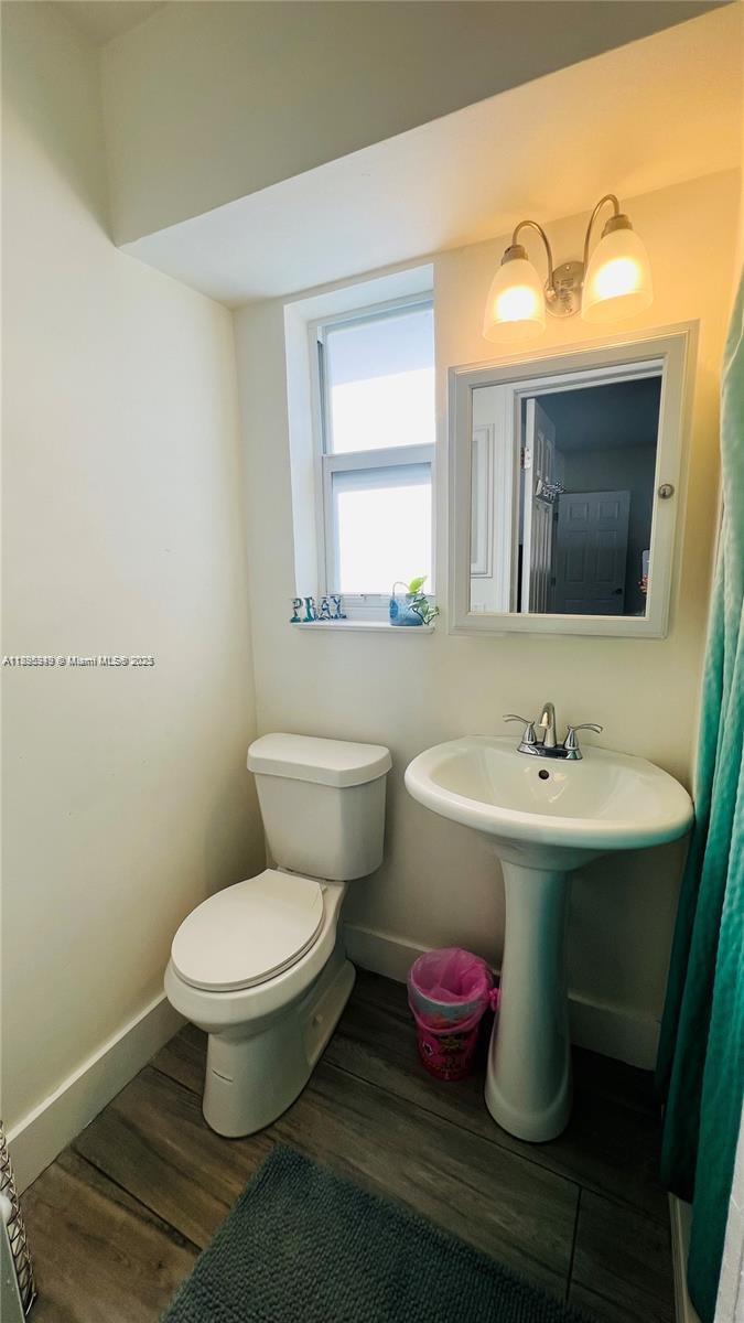 COUNTRY CLUB HOMES - Residential Lease