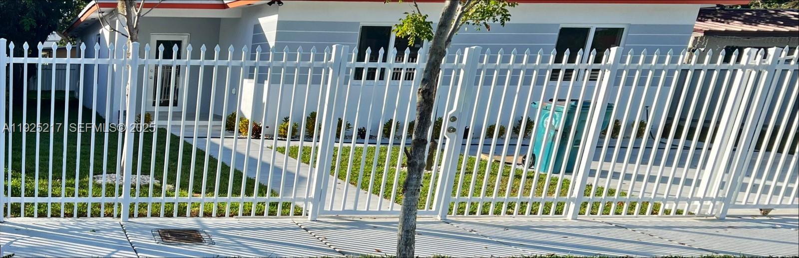 1ST ADDN TO LAWNDALE - Residential