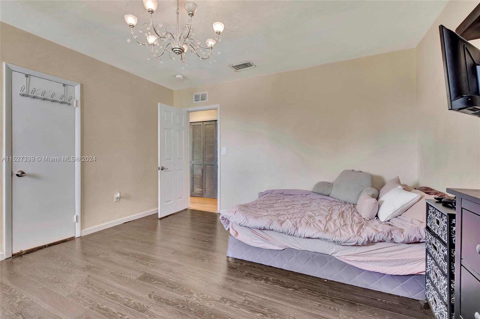 EASTERN SHORES 1ST ADDN - Residential