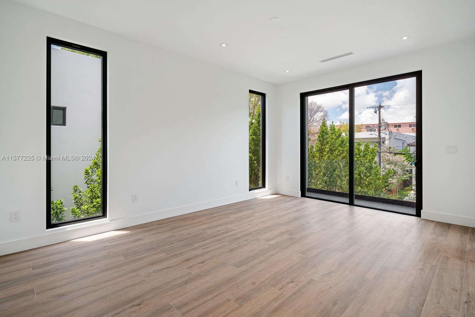 Palm Terrace - Residential