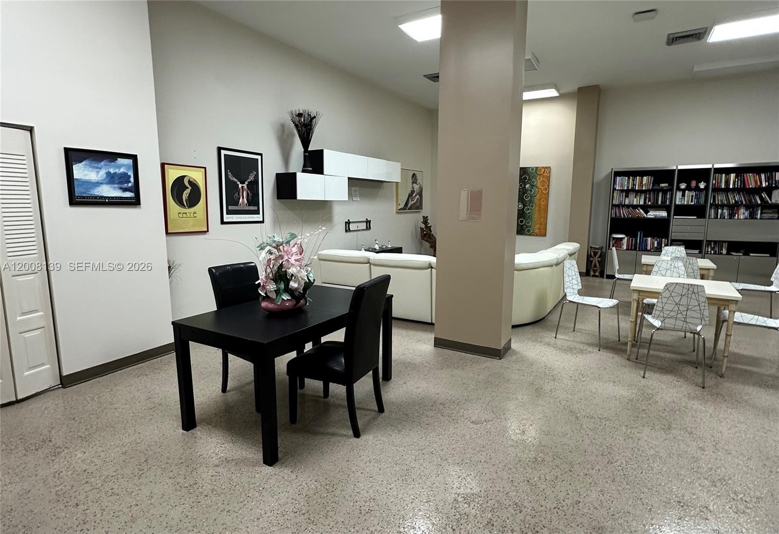 WINSTON TOWERS 500 CONDO - Residential