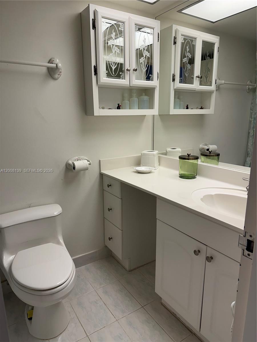 WINSTON TOWERS 500 CONDO - Residential