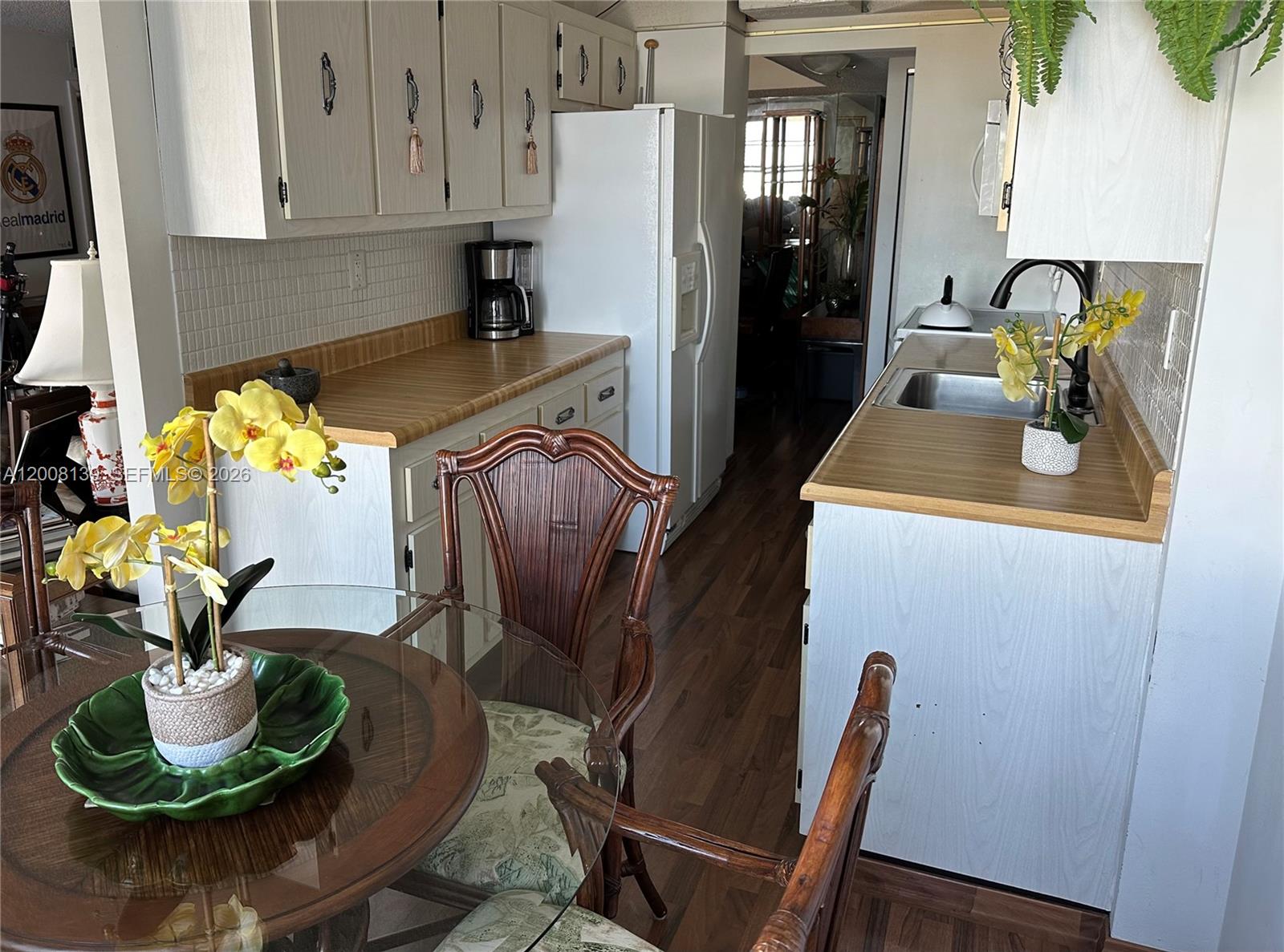 WINSTON TOWERS 500 CONDO - Residential