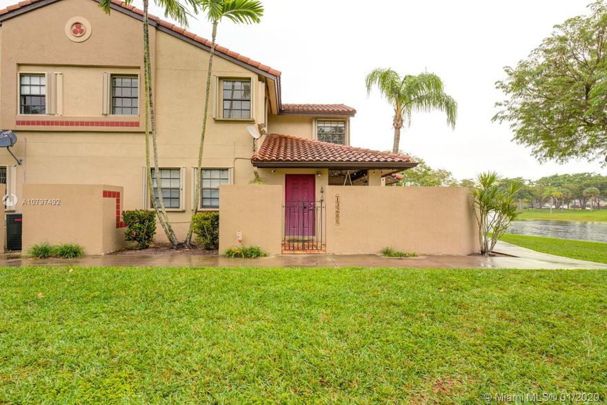 Wake up everyday to the beautiful lake views from this spacious townhouse with 2 bedroom 2 full bath. This corner unit features ceramic floors, renovated kitchen with granite counter top, large living/dining room, huge master bedroom.The community has a resort style amenities with kids playground, tennis & basketball courts, racket ball, picnic area, exercise room, large swimming pool, clubhouse, and a jogging / bike trail along the lake. This is perfect for anyone who wants to live walking distance to shopping centers, restaurants, good schools, and everything The Crossings offers. Association fees includes all the amenities and the exterior insurance. Text Listing agent for HD Video 
* NO HOA Approval Required for Sale** 
*FHA Approved *