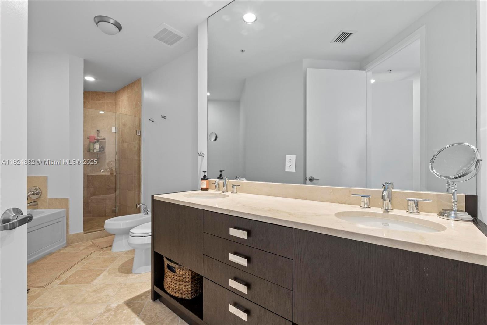 TRUMP ROYALE CONDO - Residential