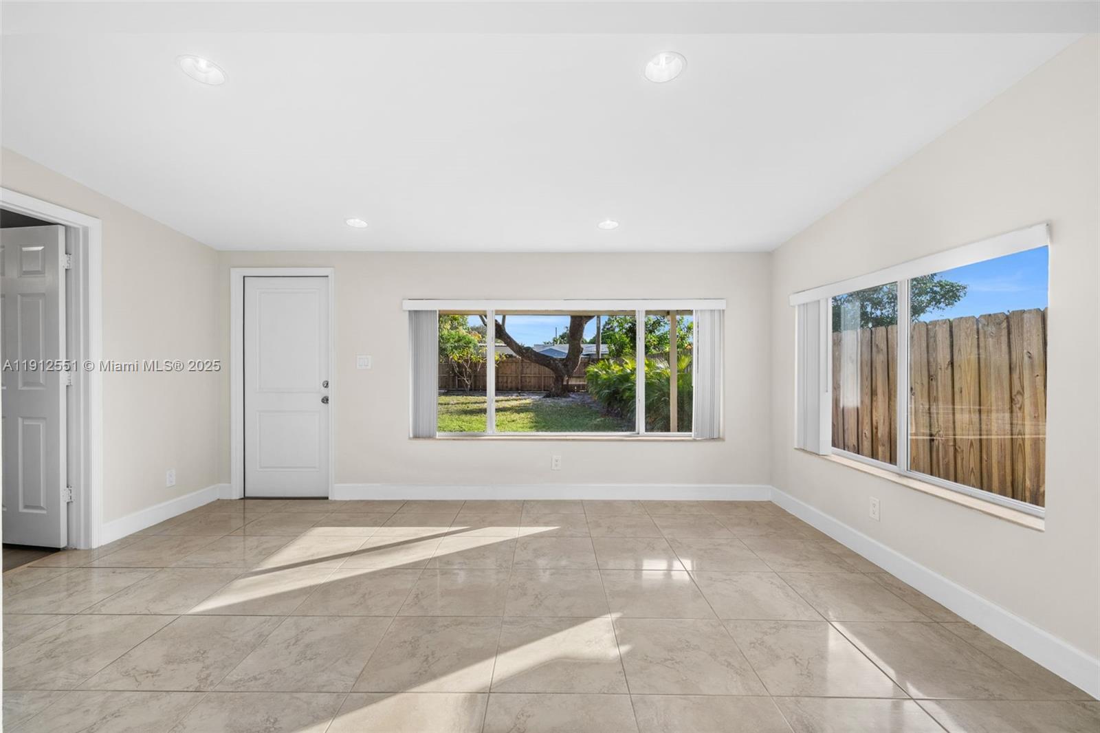 HOLLYWOOD PARK - Residential Lease