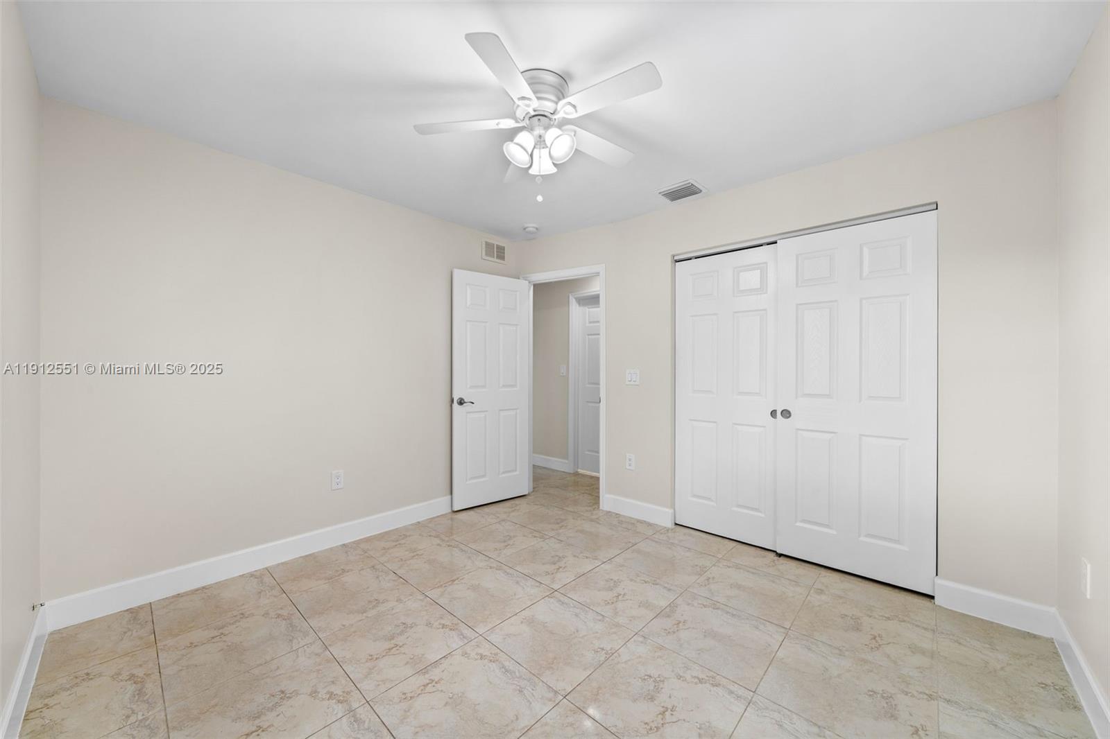 HOLLYWOOD PARK - Residential Lease