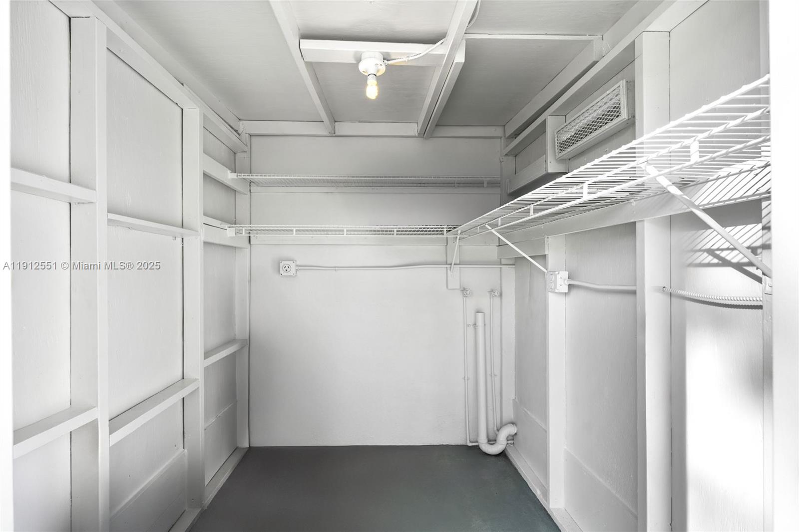 HOLLYWOOD PARK - Residential Lease