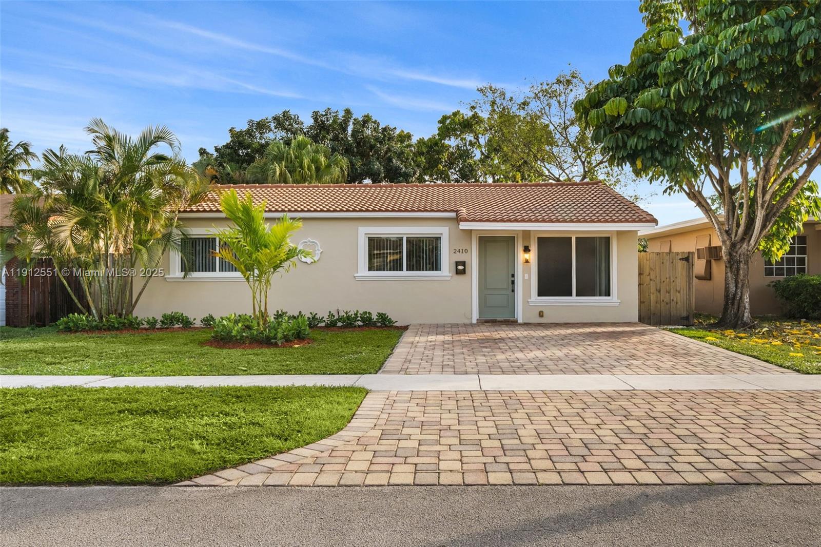 HOLLYWOOD PARK - Residential Lease