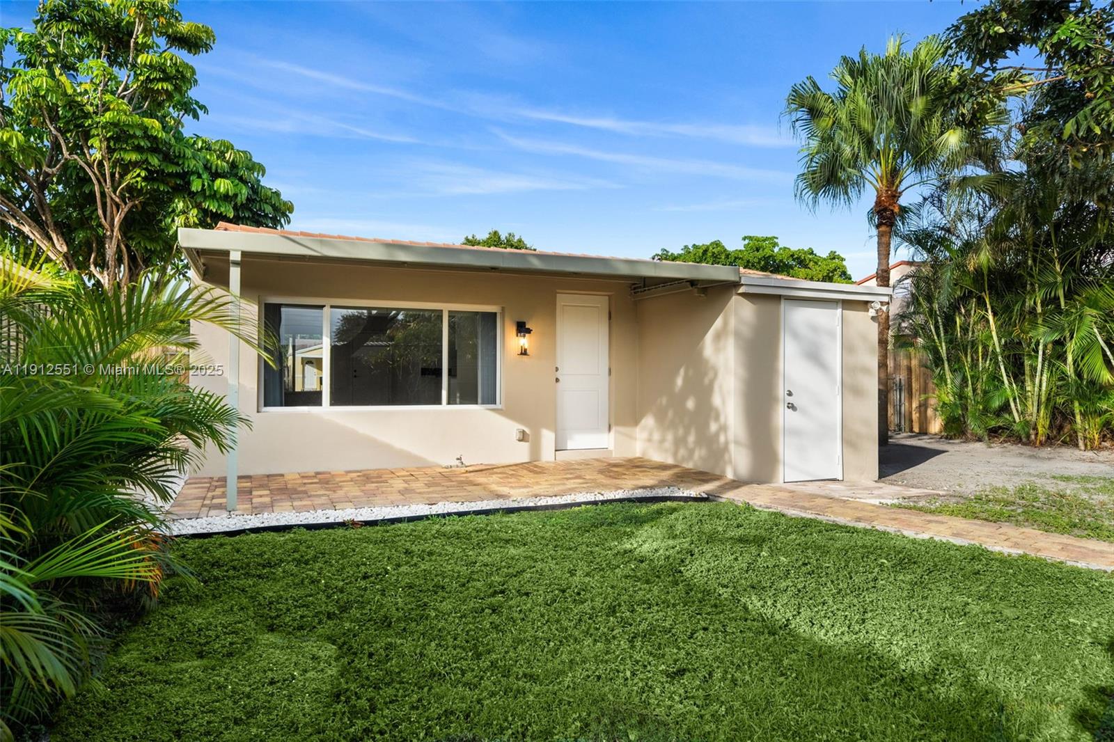 HOLLYWOOD PARK - Residential Lease