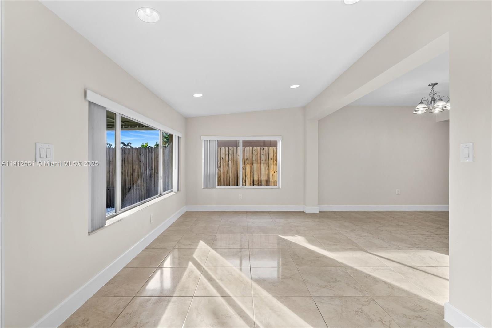 HOLLYWOOD PARK - Residential Lease