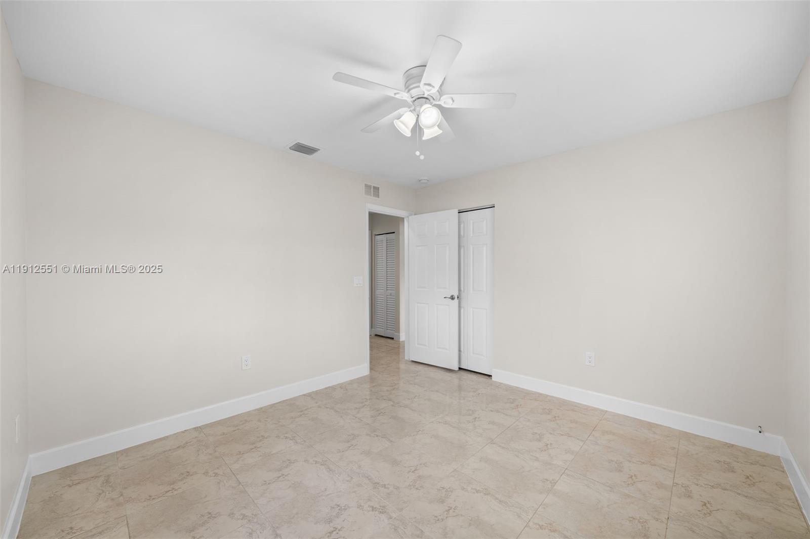 HOLLYWOOD PARK - Residential Lease